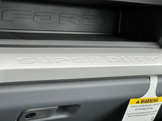 New 2025 Ford F450 XL w/ XL Chrome Package RWD image 9