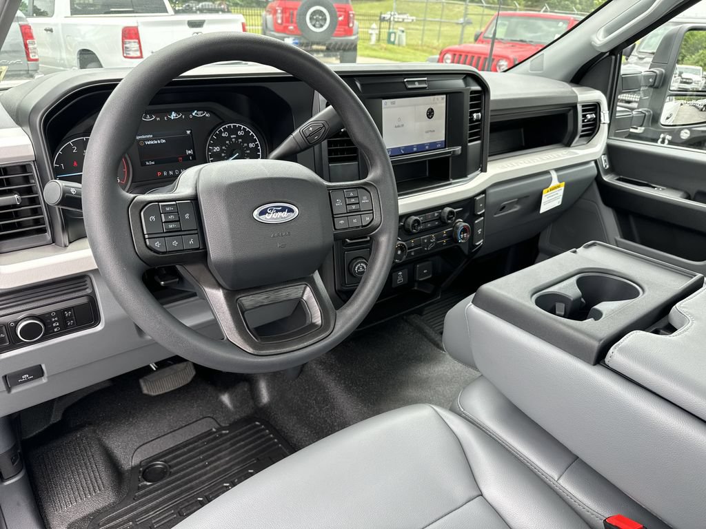 New 2025 Ford F250 XL w/ 360-Degree Camera Package RWD image 17