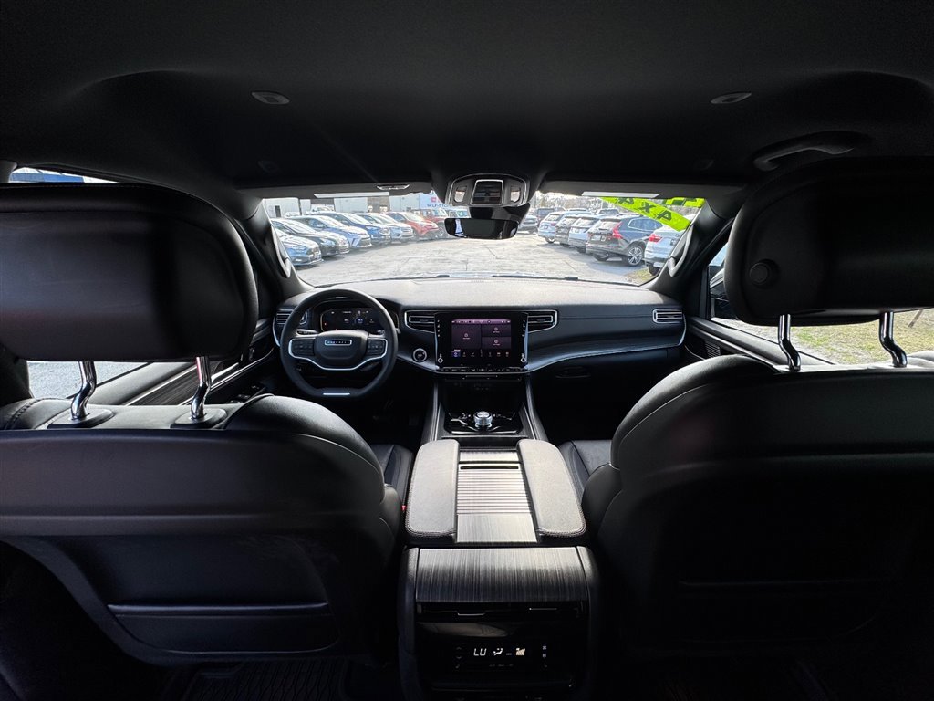 Used 2024 Jeep Wagoneer L Series II w/ Flexible Seating Group image 23