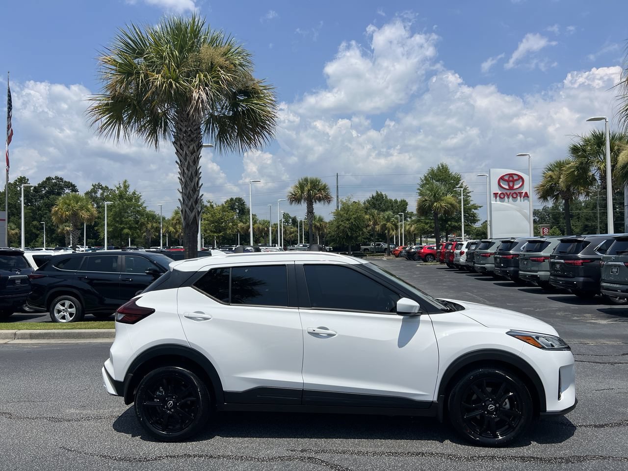 Used 2024 Nissan Kicks SV w/ Interior Electronics Package FWD image 11