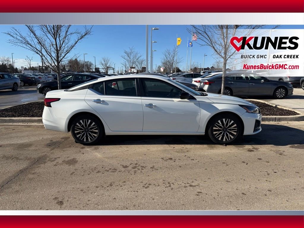 Used 2024 Nissan Altima 2.5 SV image 4