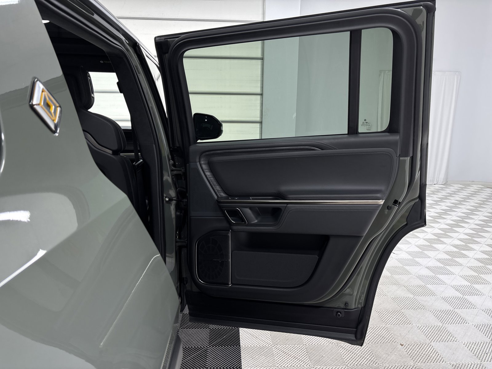 Used 2022 Rivian R1S Launch Edition image 19