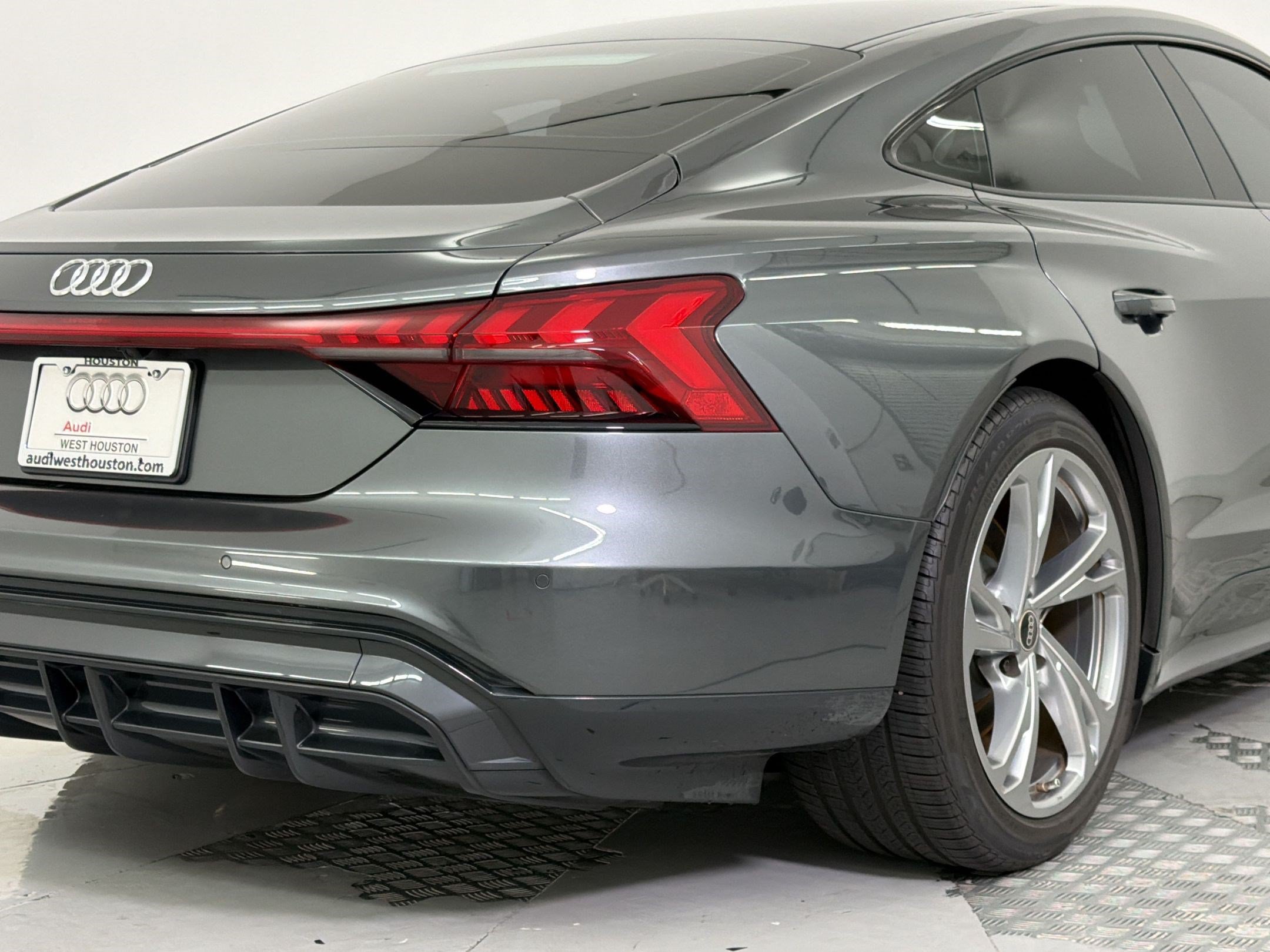 Used 2023 Audi e-tron GT Premium Plus AWD/4WD image 24