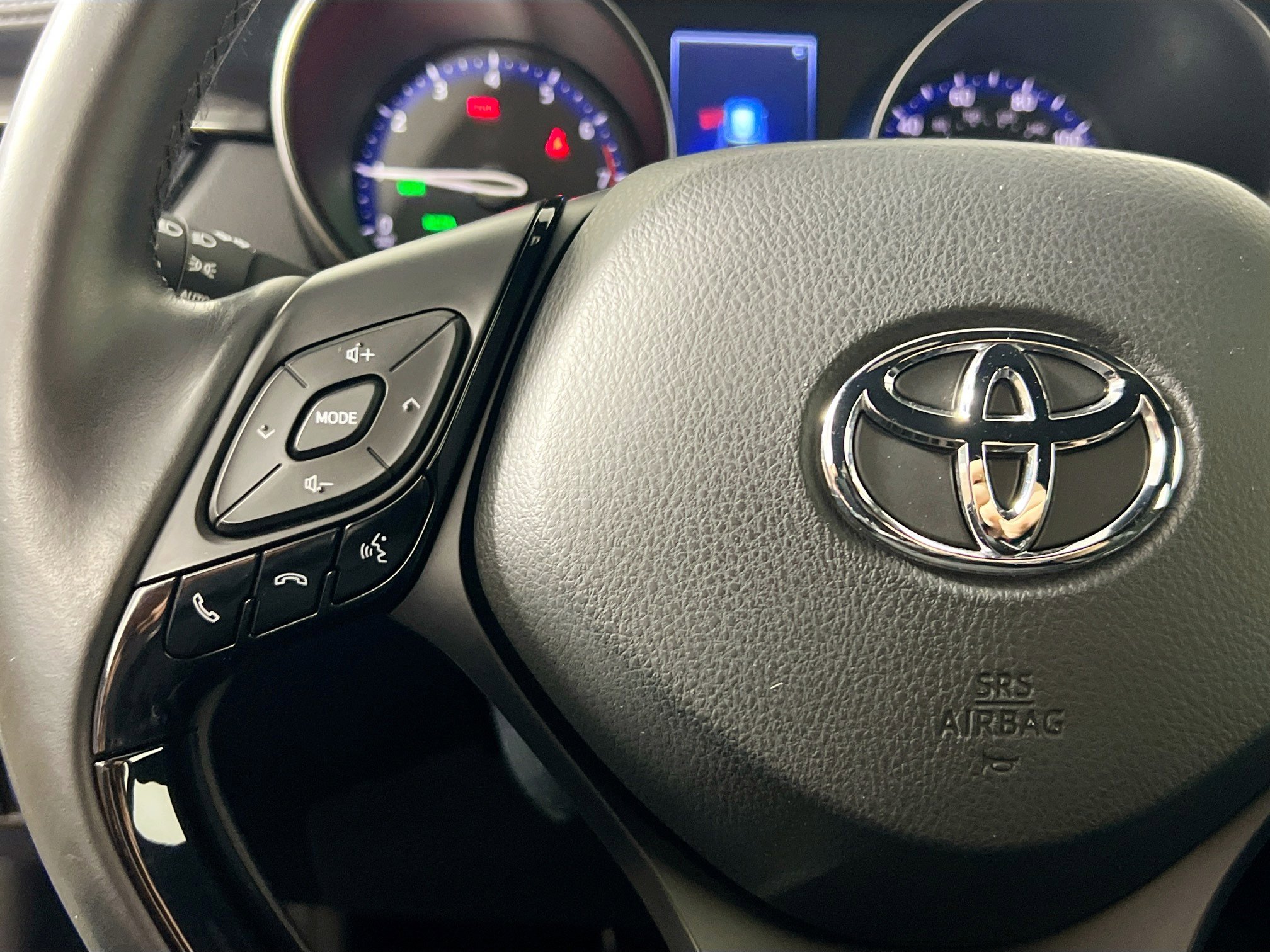 Used 2018 Toyota C-HR XLE image 18