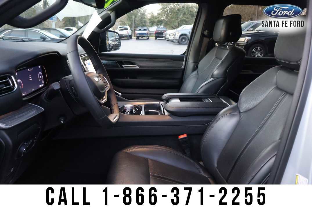Used 2024 Jeep Wagoneer L Series II w/ Flexible Seating Group AWD/4WD image 9