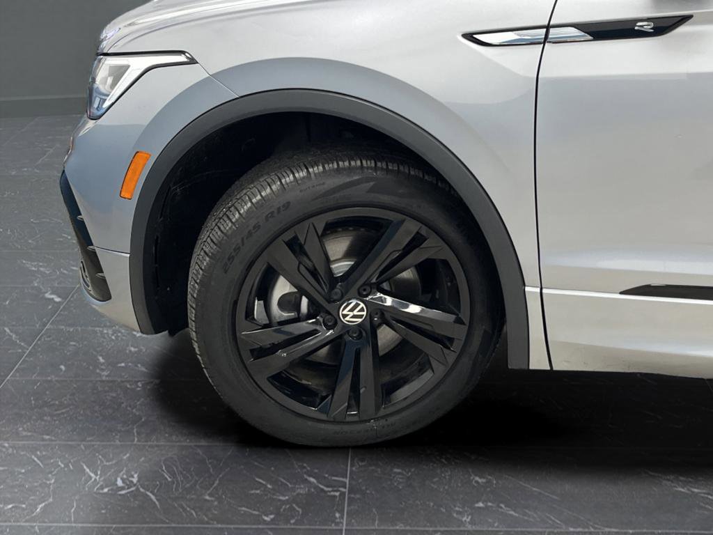 Used 2024 Volkswagen Tiguan SE R-Line image 33