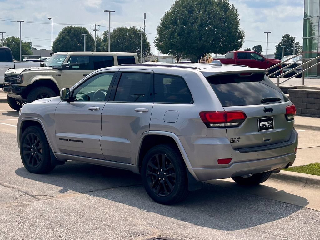 Used 2019 Jeep Grand Cherokee Altitude AWD/4WD image 4