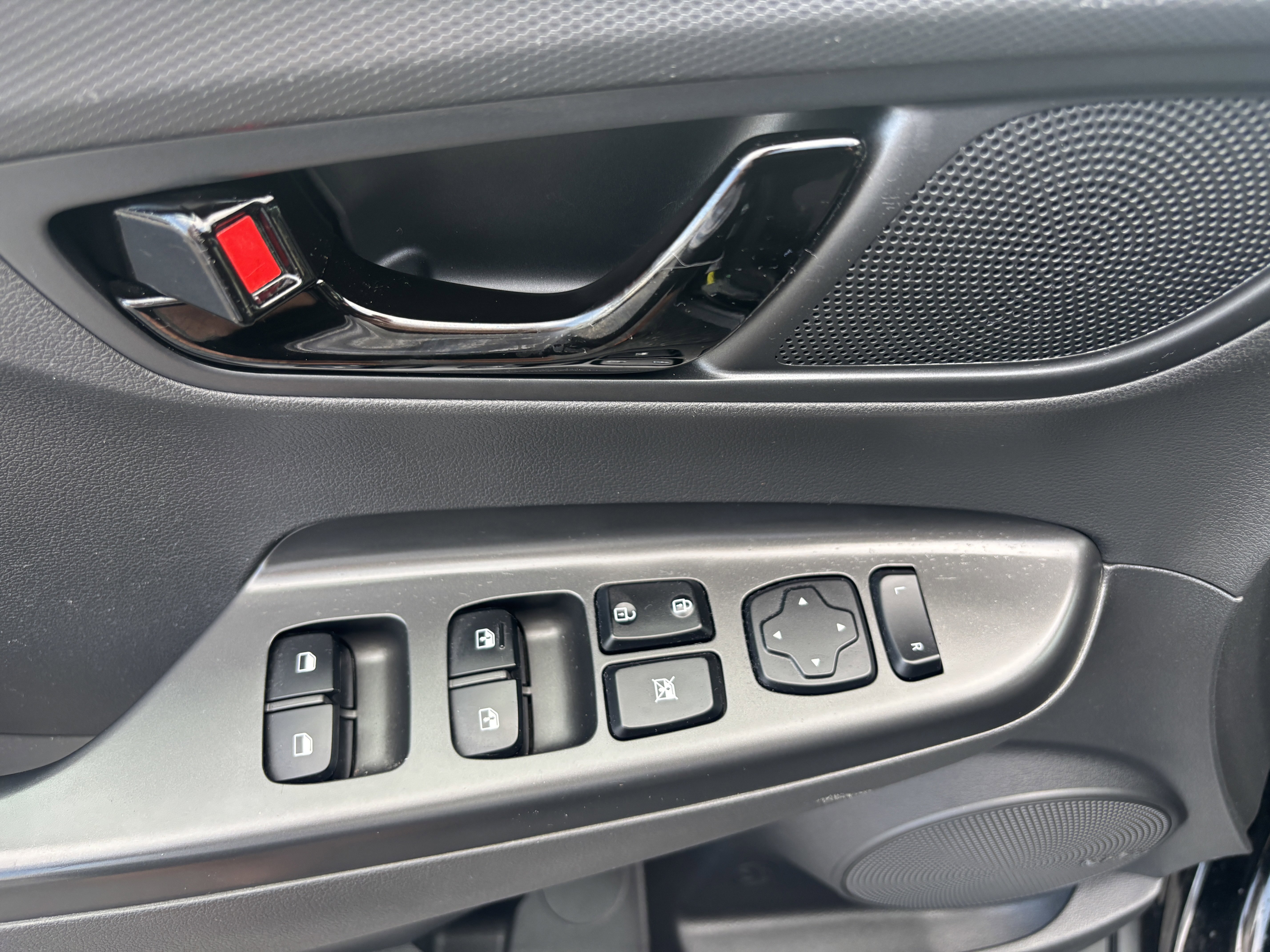 Used 2021 Hyundai Kona Night image 15