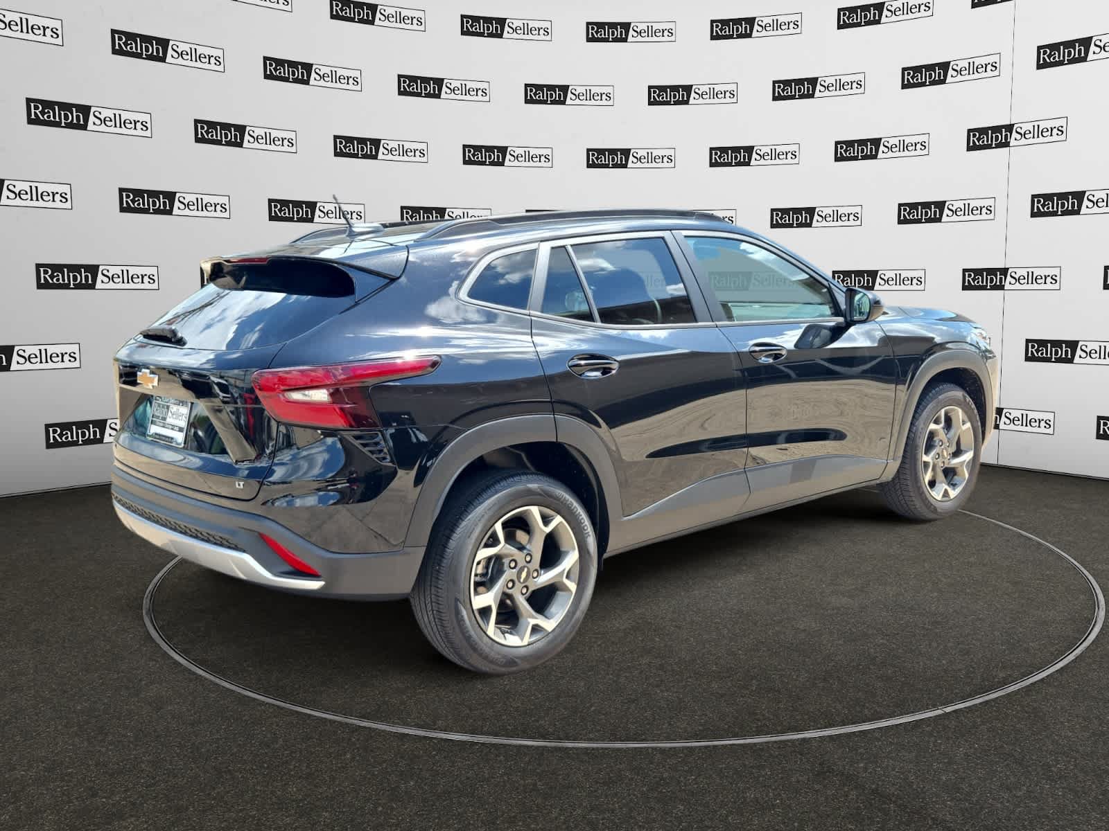 Used 2025 Chevrolet Trax LT FWD image 6