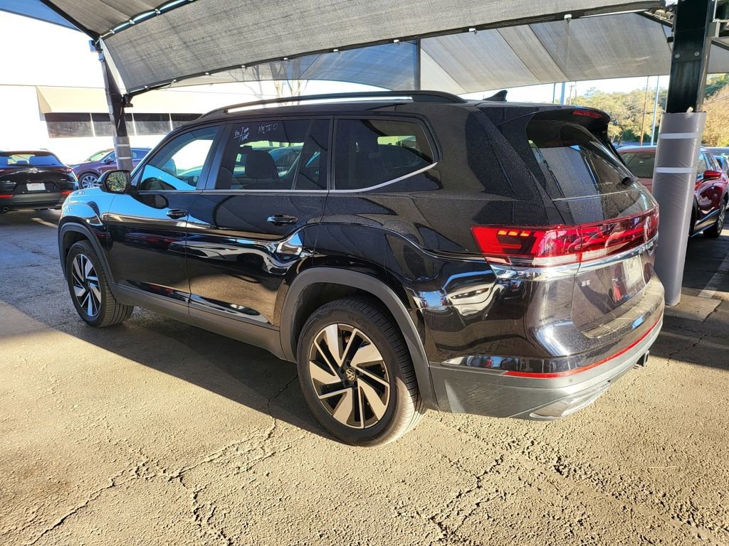 Used 2025 Volkswagen Atlas SE image 11