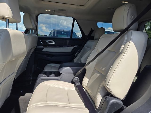 Used 2018 Ford Explorer Platinum AWD/4WD image 30