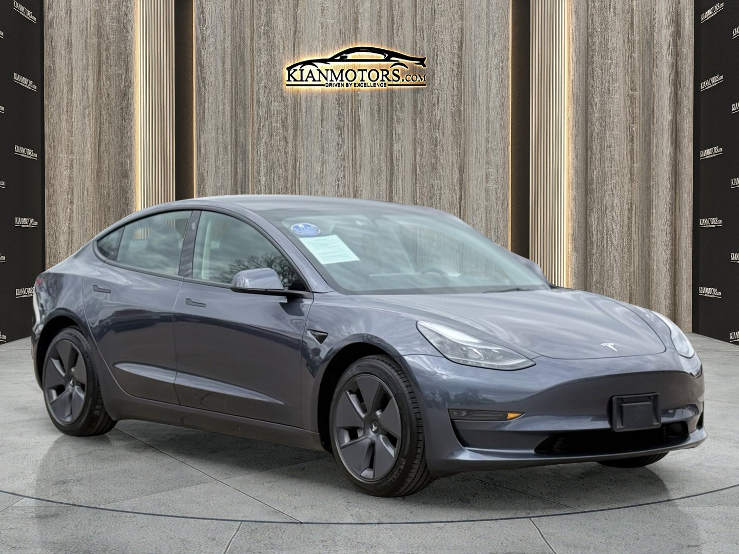 Used 2023 Tesla Model 3 Standard Range image 1