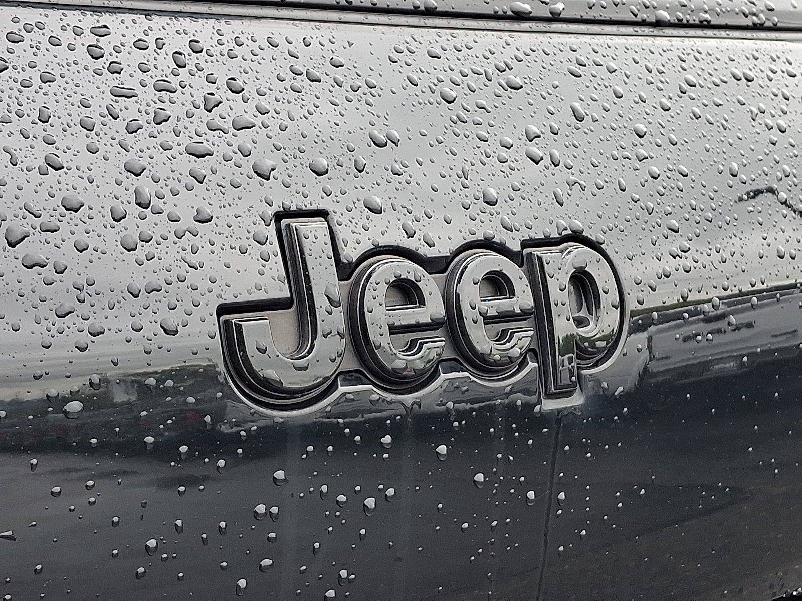 Used 2023 Jeep Grand Cherokee L Altitude AWD/4WD image 29
