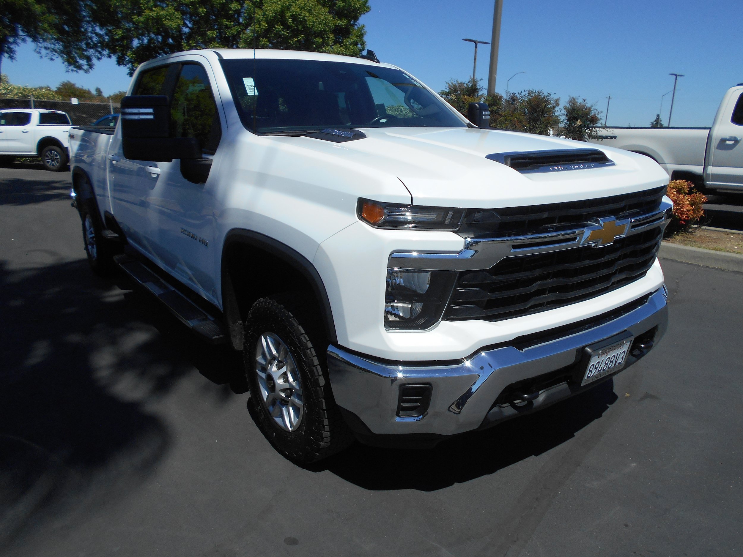 Used 2024 Chevrolet Silverado 2500 LT AWD/4WD image 3