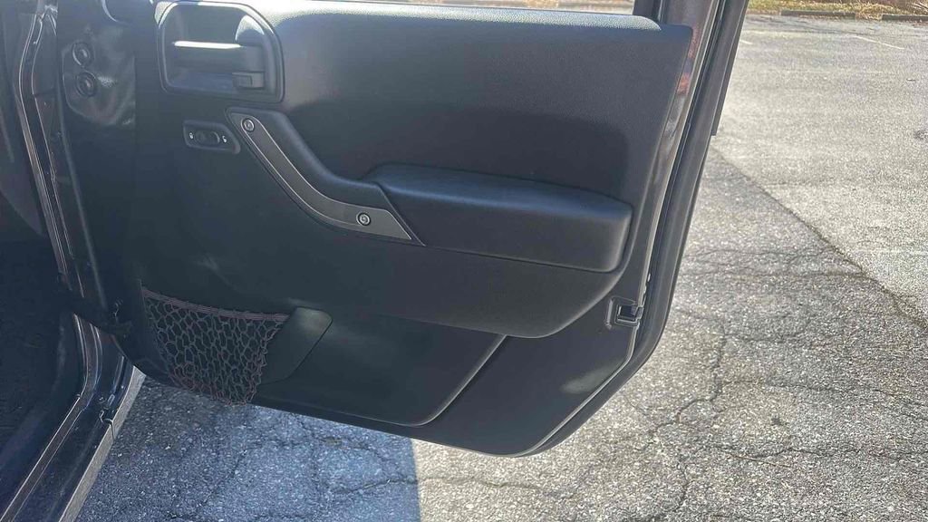 Used 2018 Jeep Wrangler Unlimited Sport S image 15