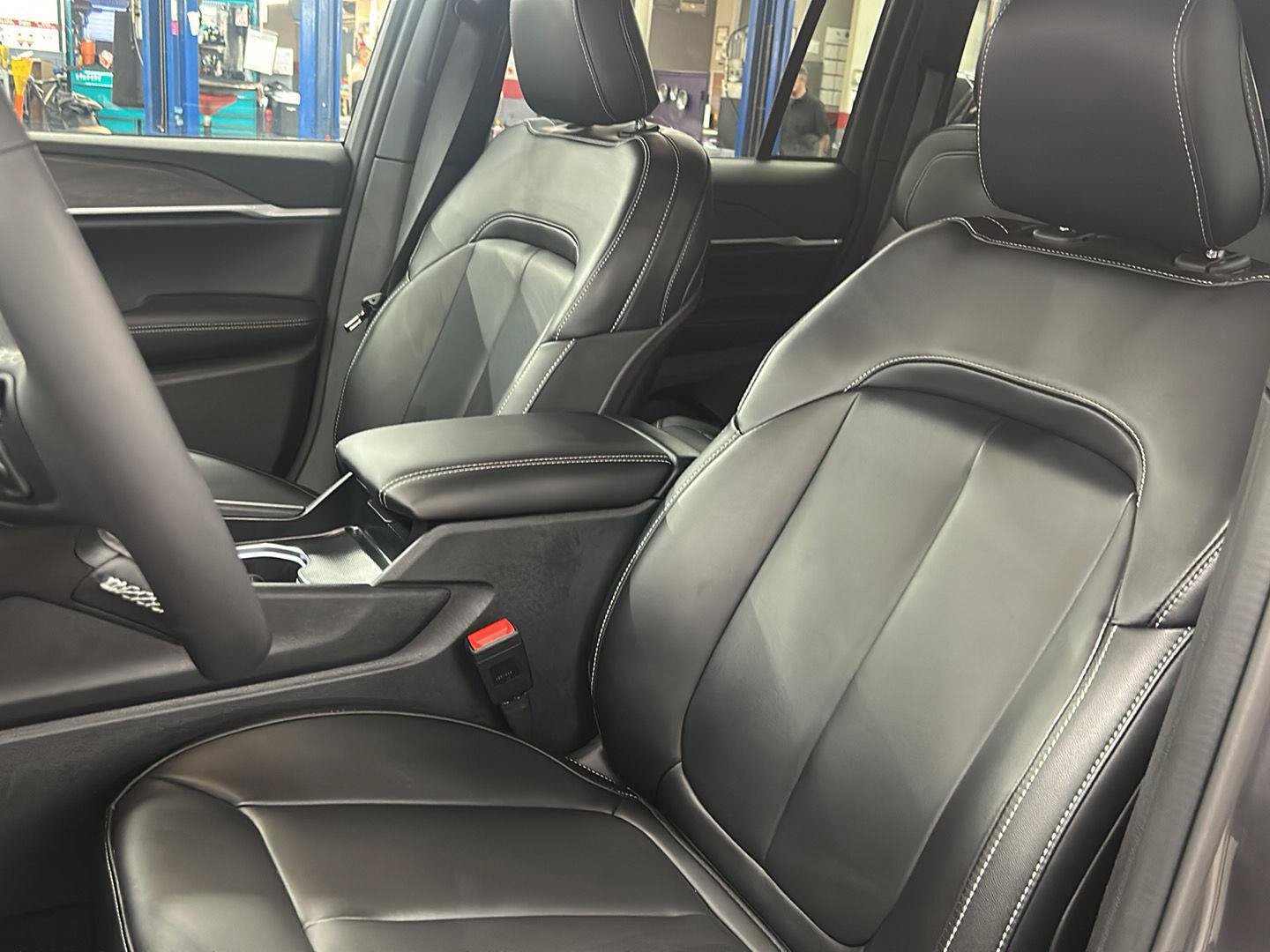 Used 2025 Jeep Grand Cherokee Limited AWD/4WD image 13