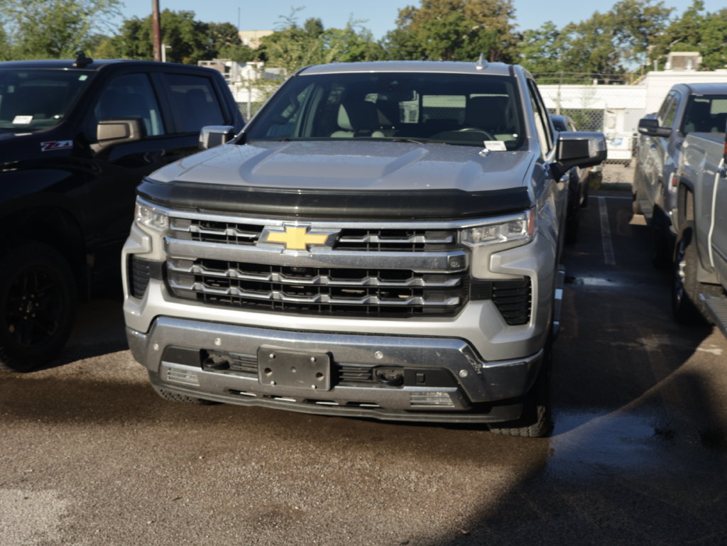 Used 2022 Chevrolet Silverado 1500 LTZ w/ LTZ Premium Package AWD/4WD image 13