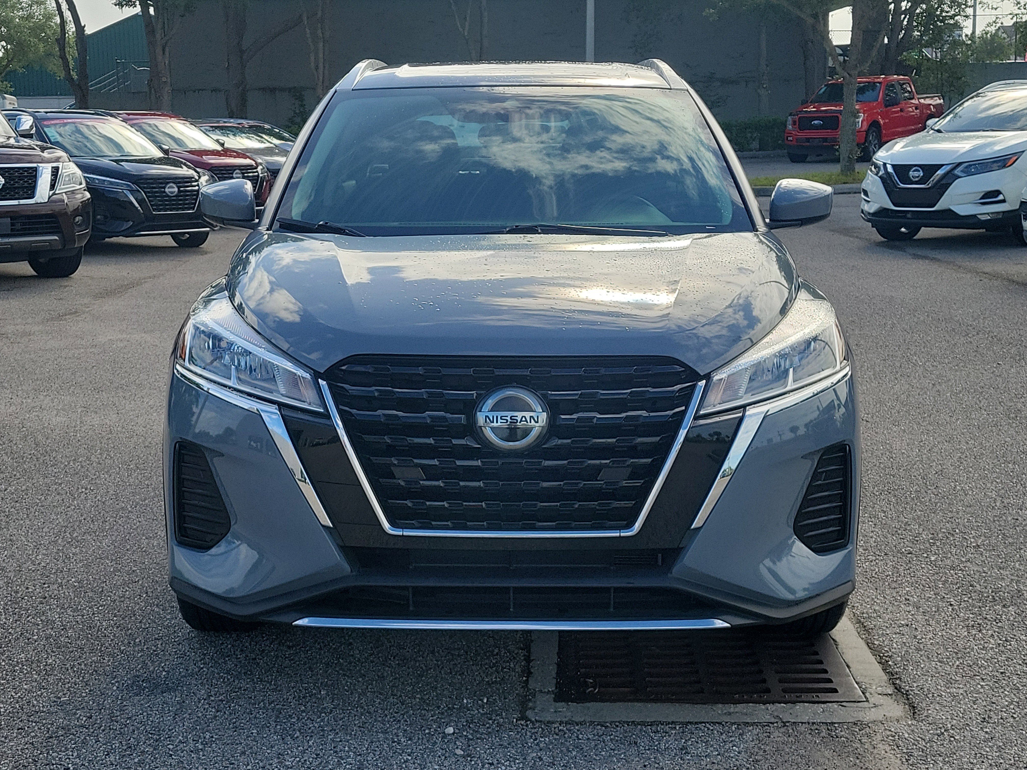 Certified 2021 Nissan Kicks SV FWD image 2
