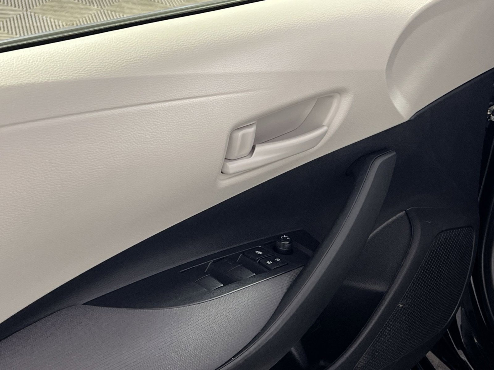 Used 2024 Toyota Corolla LE image 15