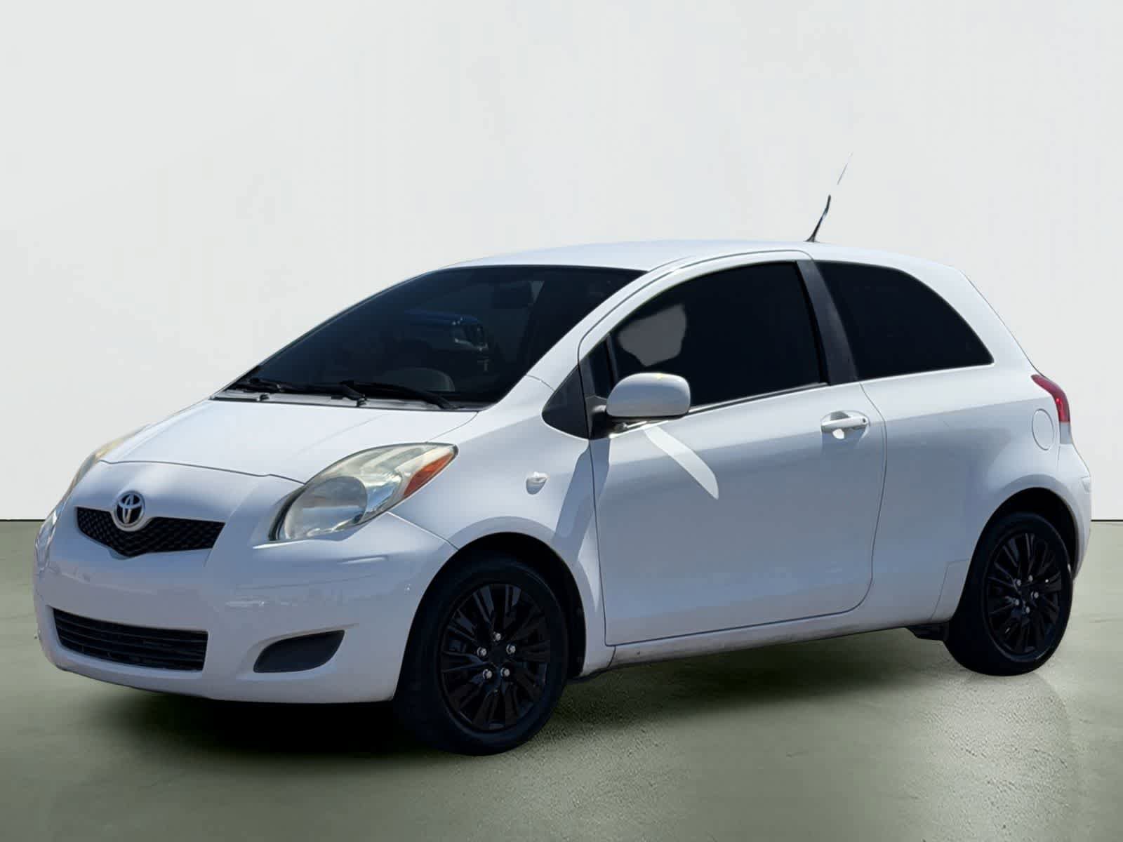 Used 2011 Toyota Yaris 2-Door Hatchback w/ Convenience Pkg FWD video 2