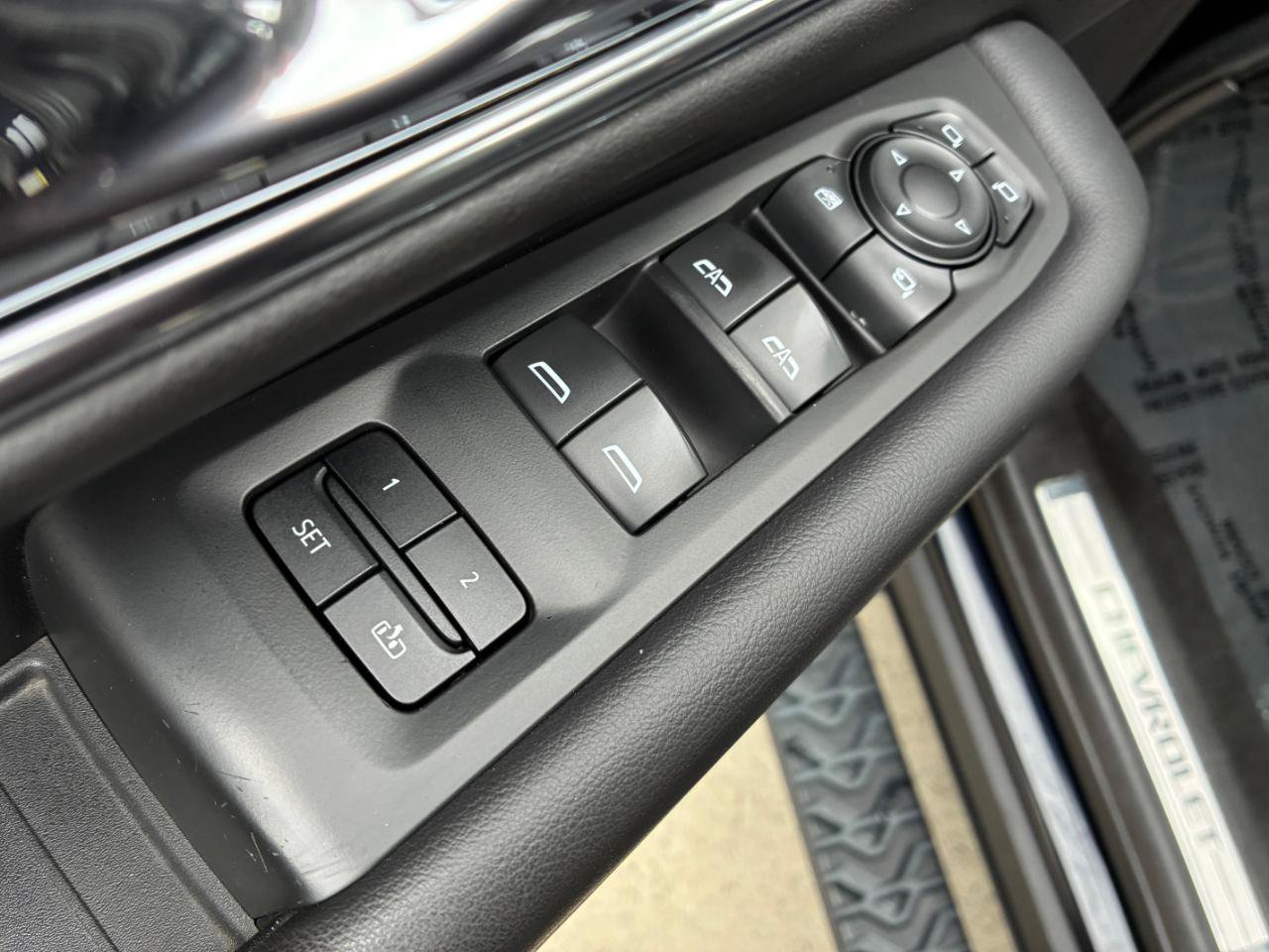 Used 2021 Chevrolet Tahoe Z71 w/ Luxury Package AWD/4WD image 10