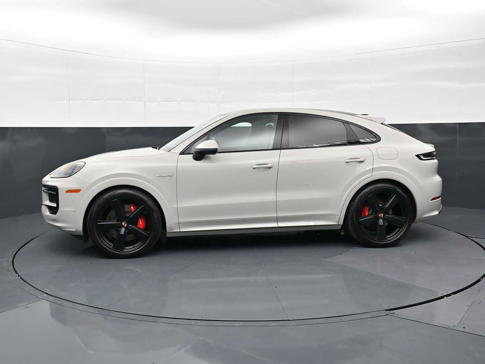 Certified 2025 Porsche Cayenne S AWD/4WD image 2