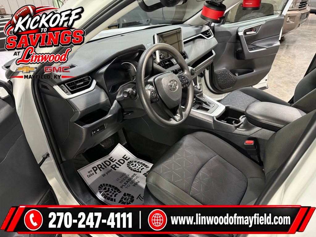Used 2025 Toyota RAV4 XLE FWD image 11