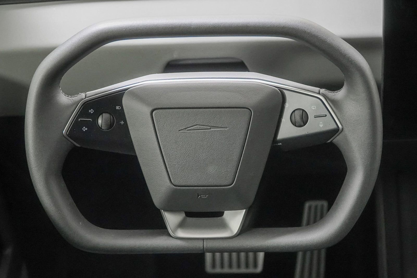 Used 2025 Tesla Cybertruck AWD Crew Cab image 28