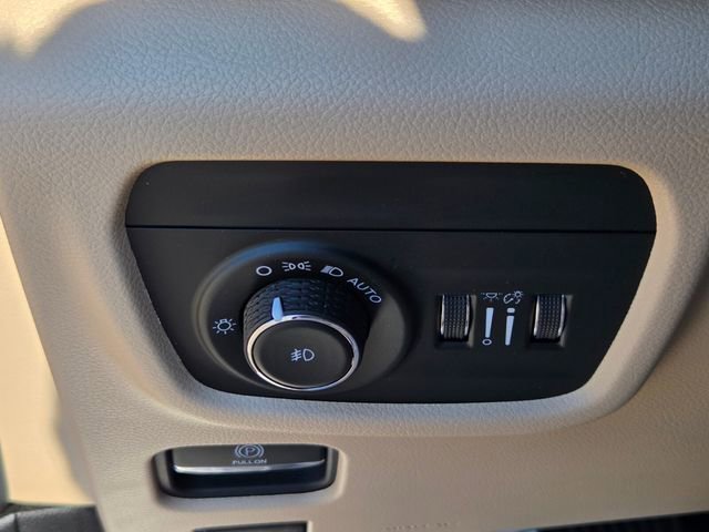 Used 2021 Jeep Grand Cherokee L Limited w/ Luxury Tech Group II image 28