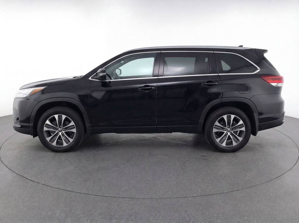 Used 2020 Toyota Highlander XLE FWD image 13