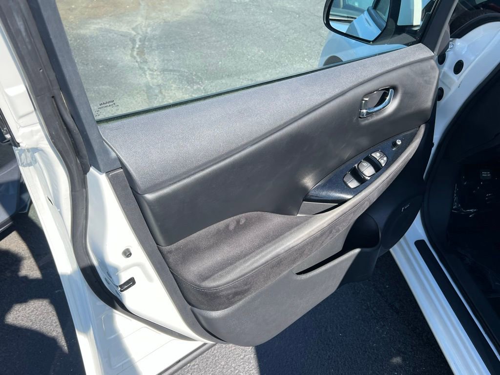Used 2017 Nissan Leaf SV w/ Premium Package image 11