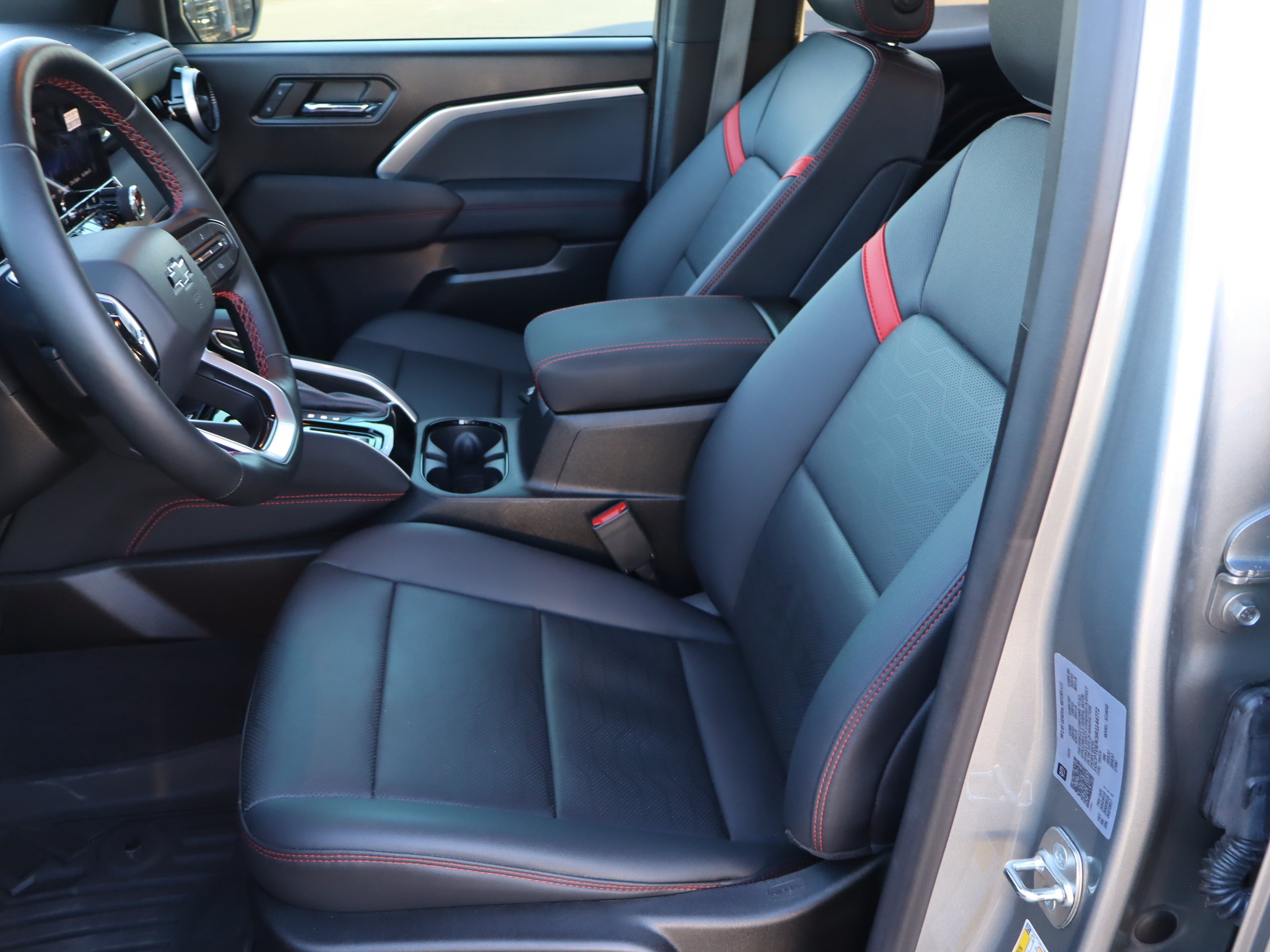 Used 2024 Chevrolet Colorado Z71 w/ Z71 Convenience Package 2 AWD/4WD image 17