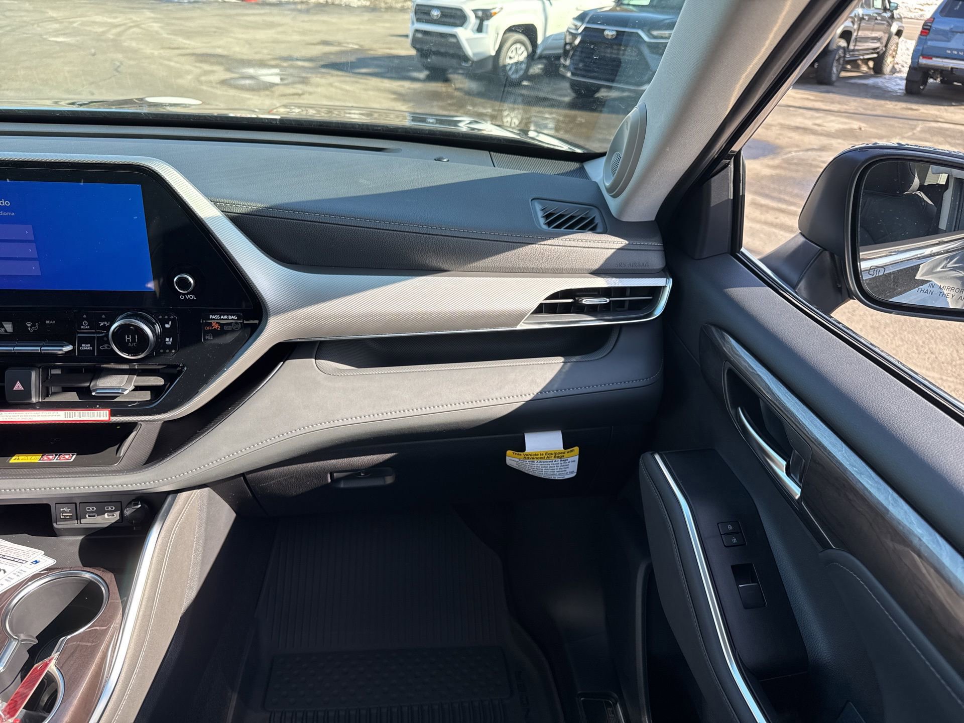 New 2026 Toyota Highlander Platinum image 16