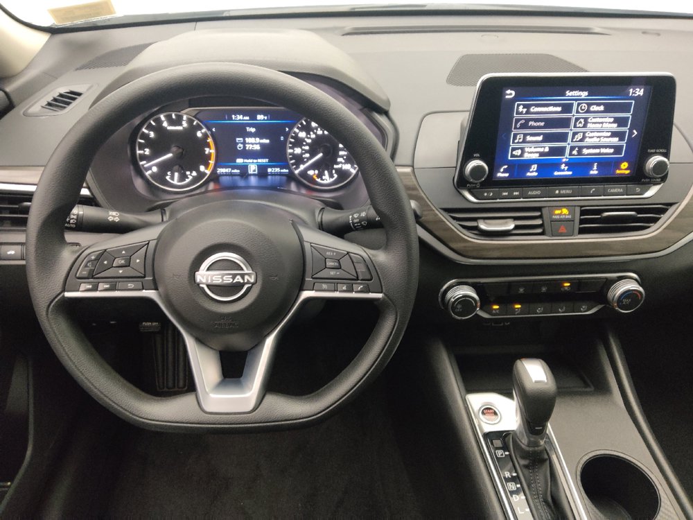 Used 2025 Nissan Altima 2.5 SV FWD image 22