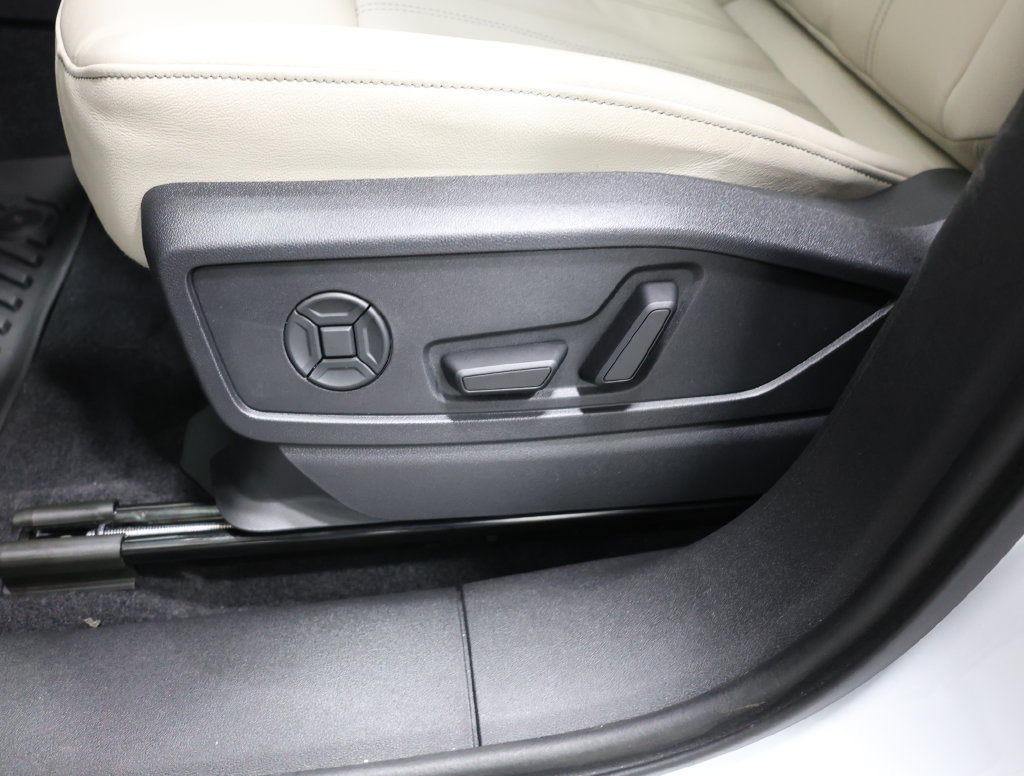 Used 2025 Audi Q5 Premium Plus w/ Premium Plus AWD/4WD image 14