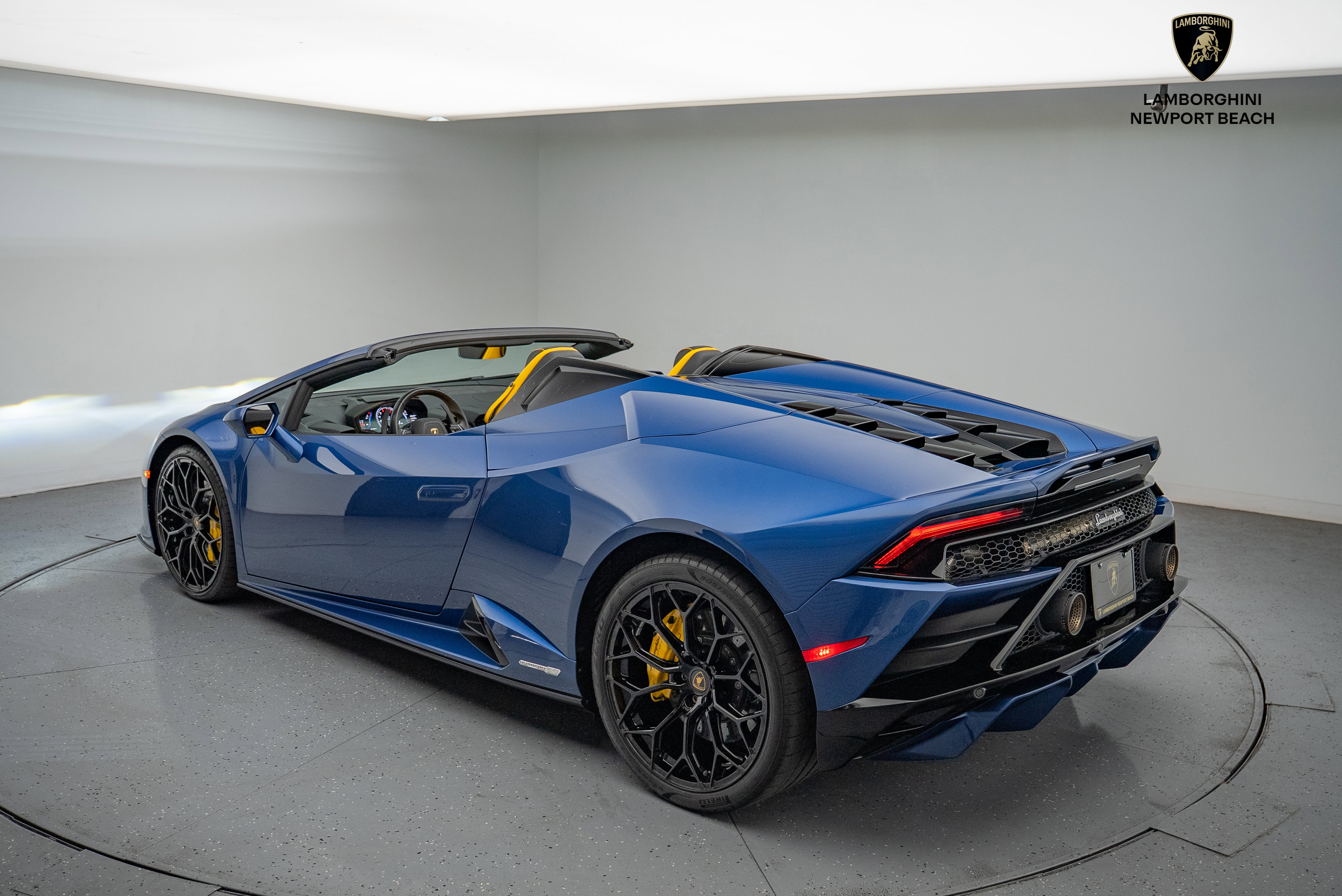 Used 2023 Lamborghini Huracan EVO image 12