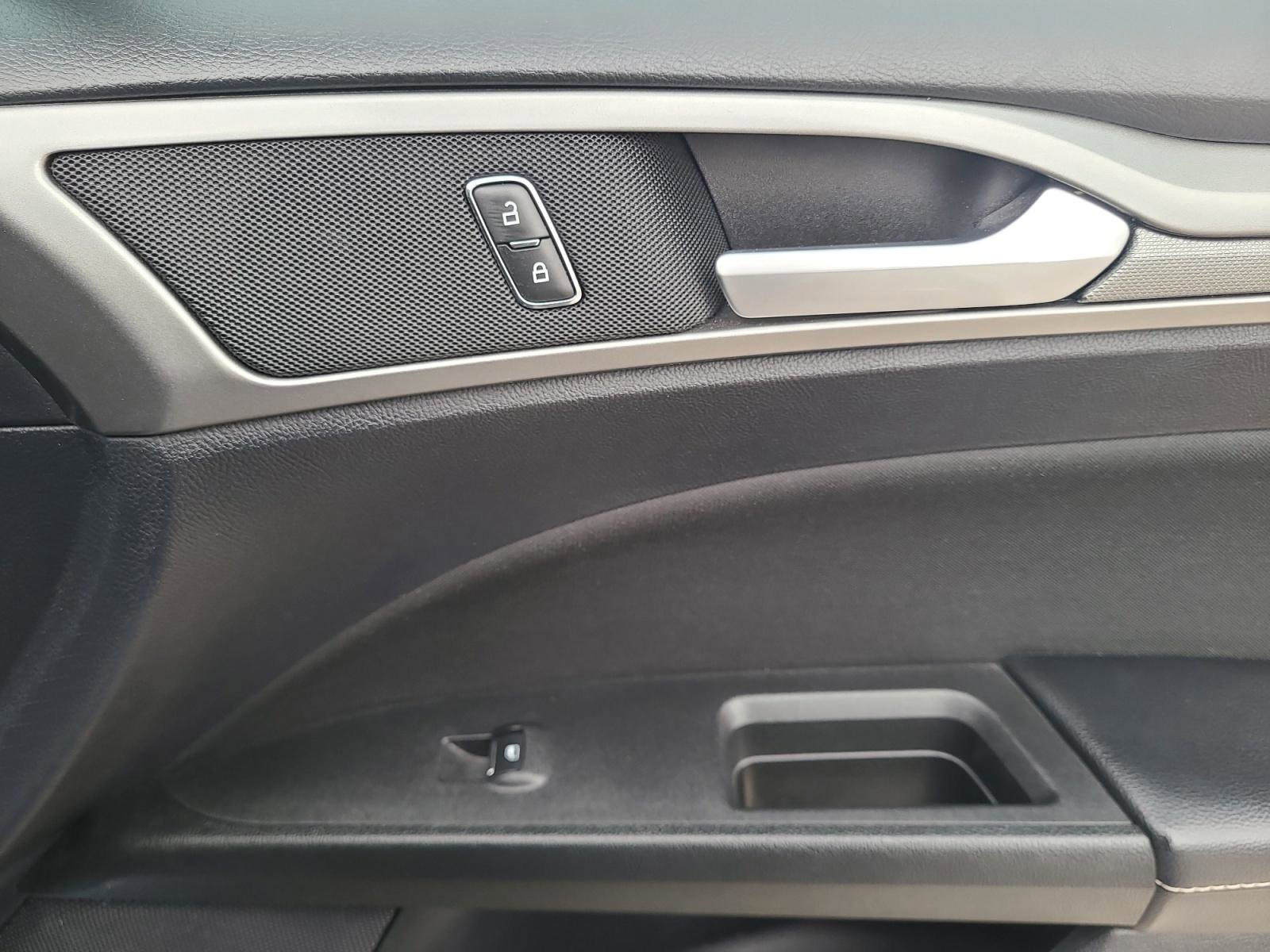 Used 2019 Ford Fusion SE FWD image 22