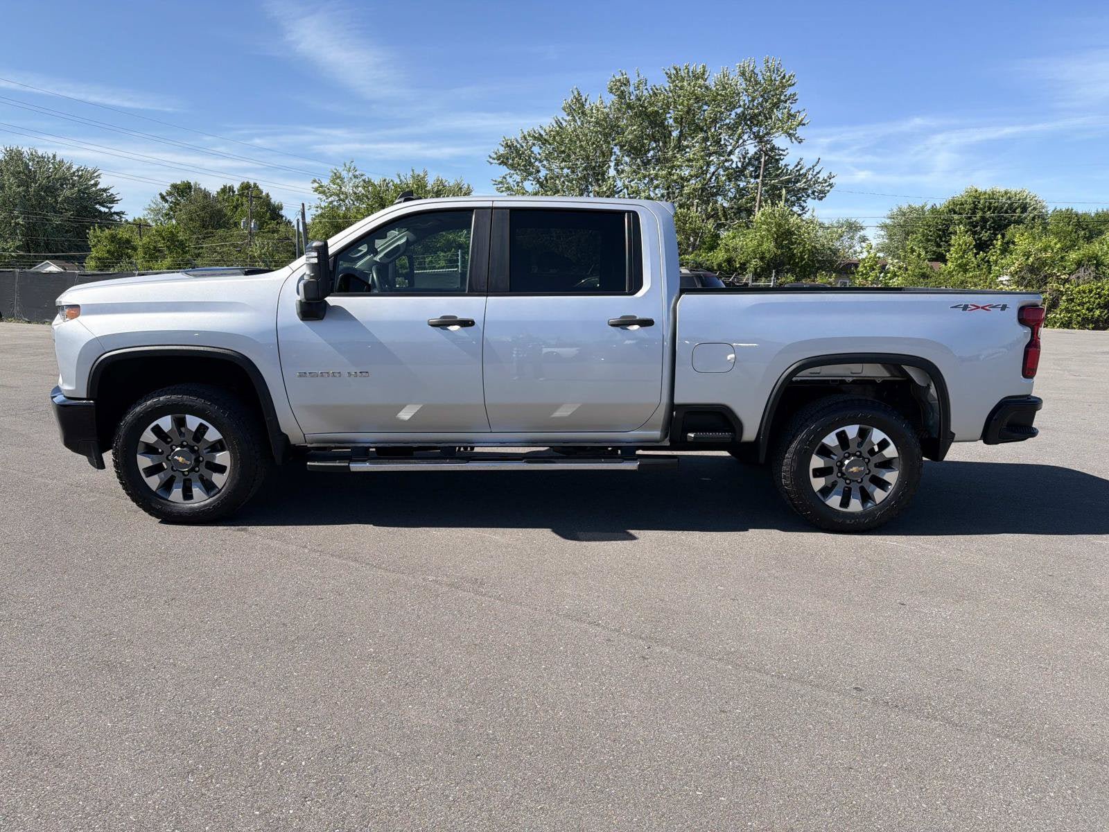 Used 2022 Chevrolet Silverado 2500 Custom w/ Custom Value Package AWD/4WD image 11