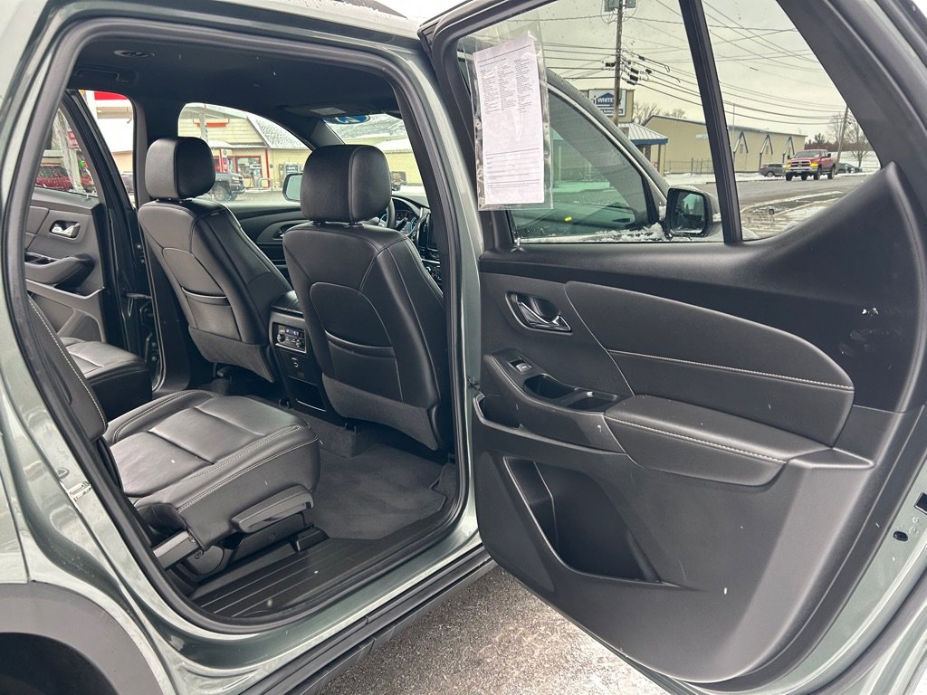 Used 2023 Chevrolet Traverse LT image 25