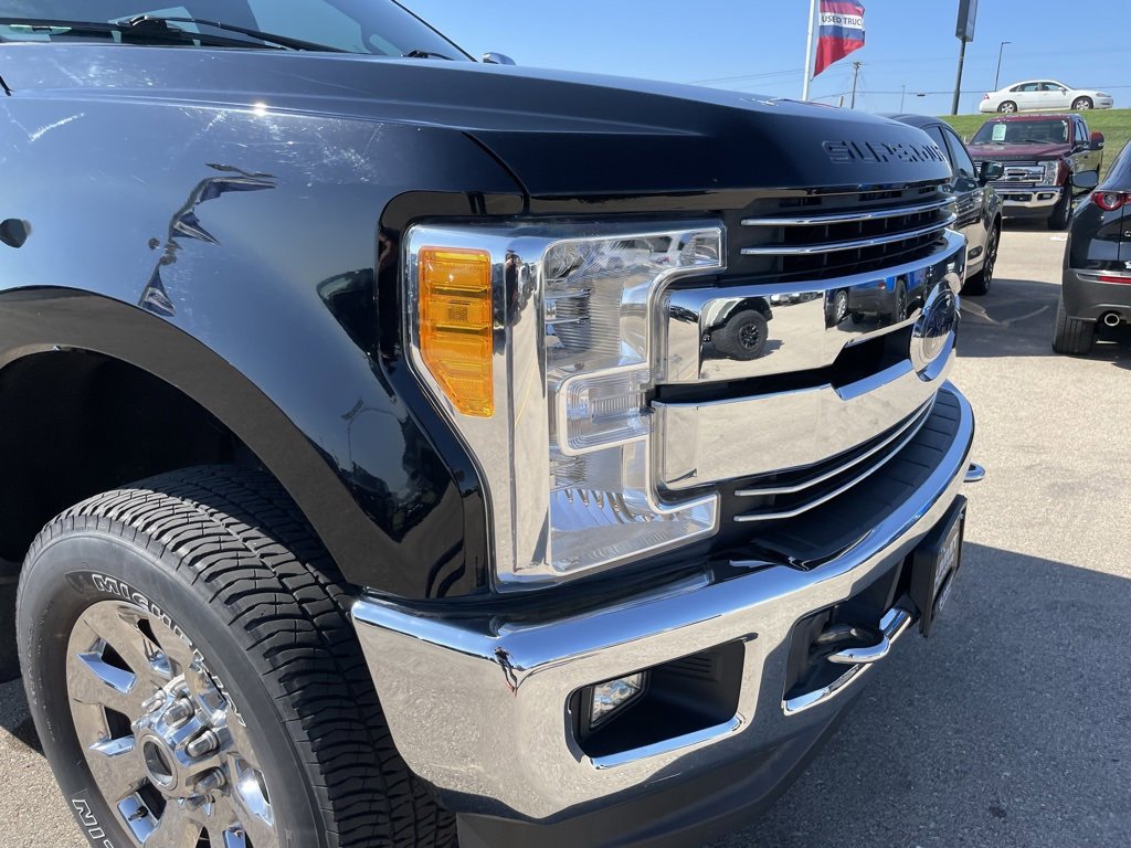Used 2017 Ford F250 Lariat w/ Chrome Package image 28