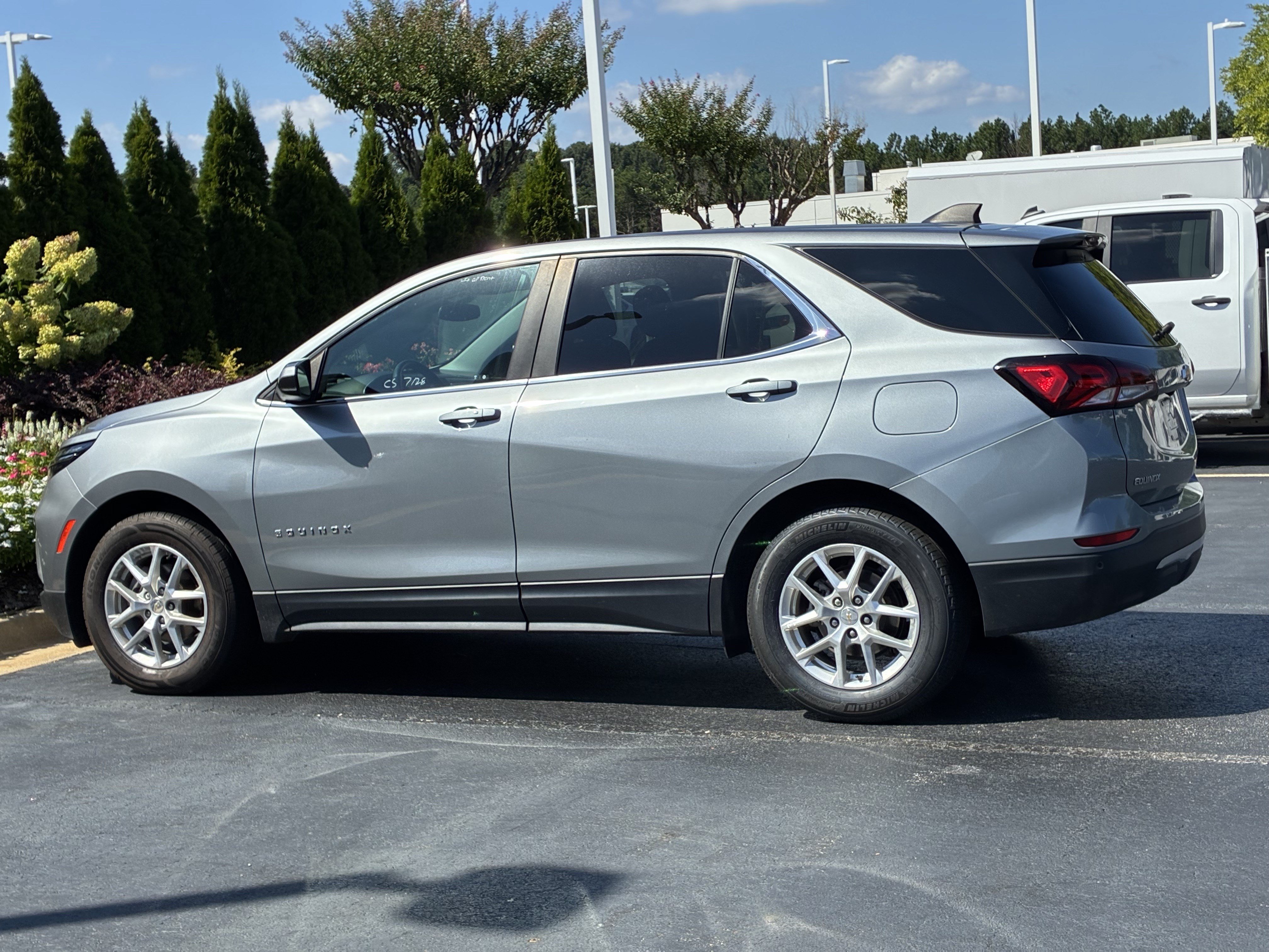 Used 2024 Chevrolet Equinox LT FWD image 9