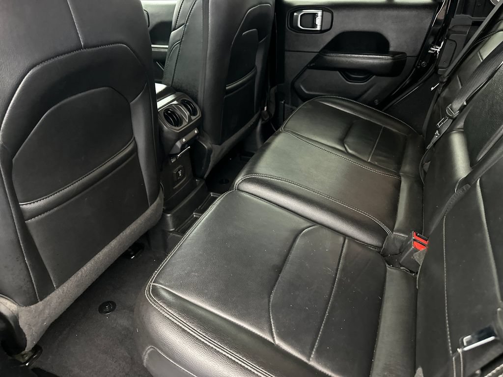 Used 2023 Jeep Wrangler Unlimited Sahara AWD/4WD image 11