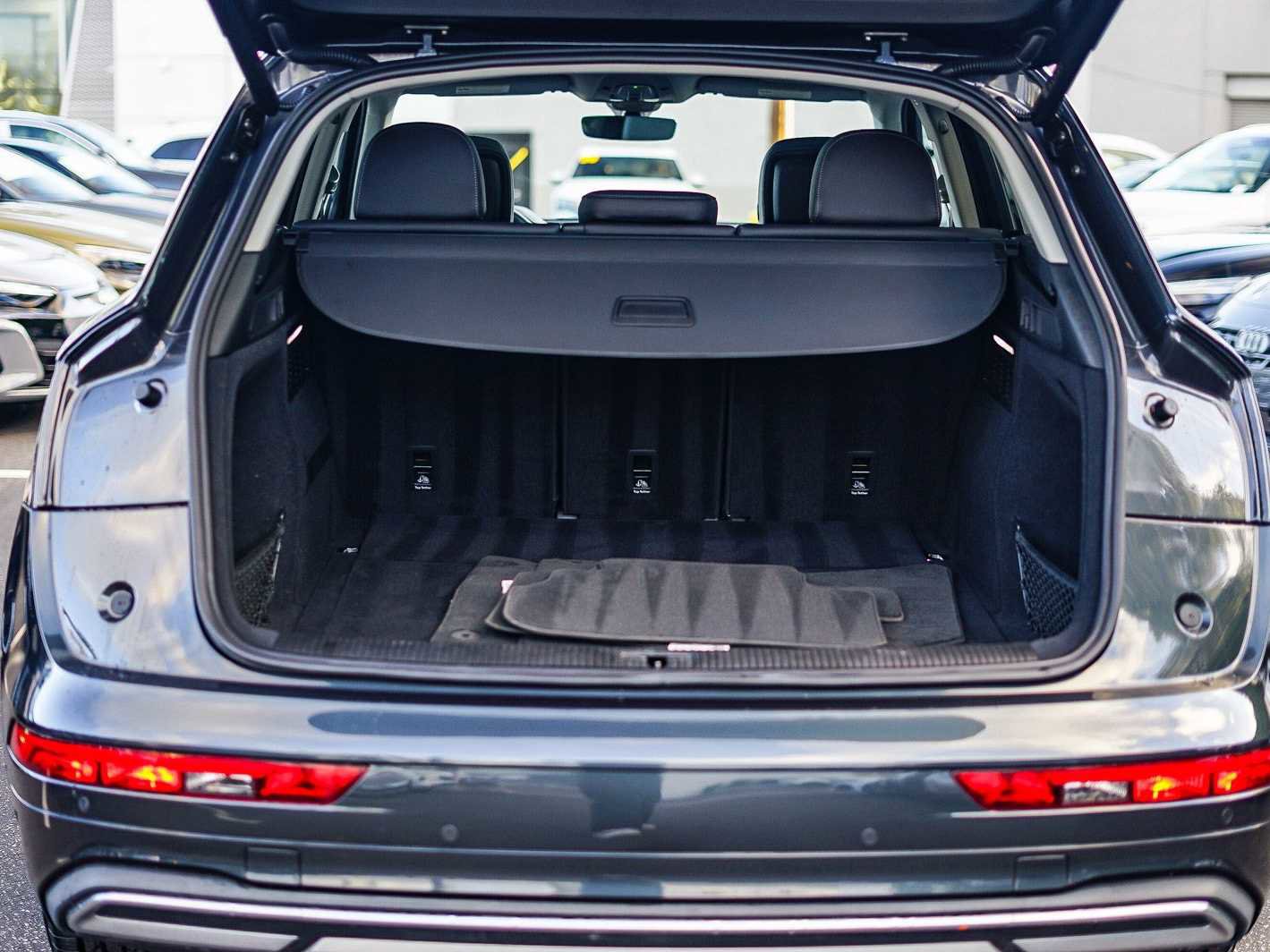 Used 2023 Audi Q5 Premium w/ Convenience Package image 30