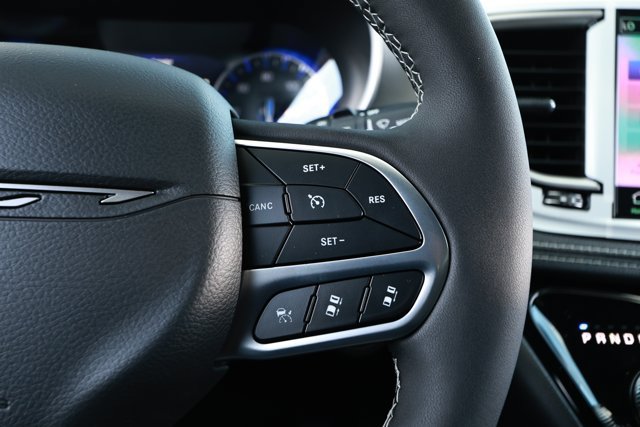 New 2027 Chrysler Pacifica Select FWD image 13