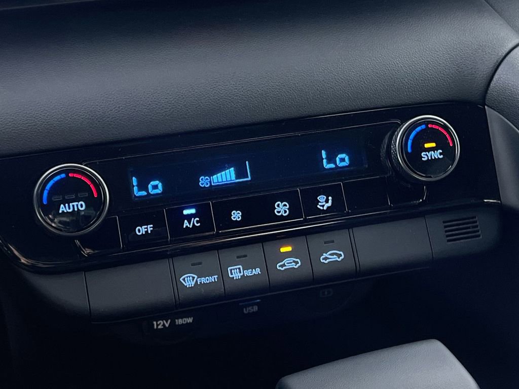 Used 2025 Hyundai Elantra Sport image 21