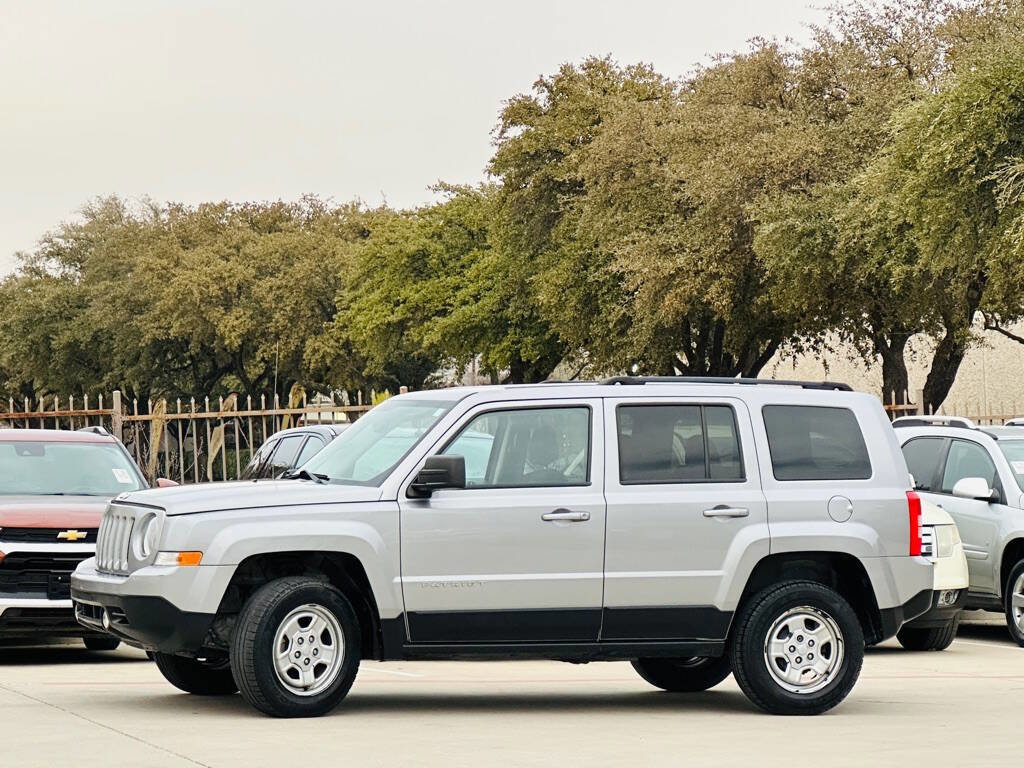 Used 2016 Jeep Patriot Sport w/ Power Value Group FWD image 4