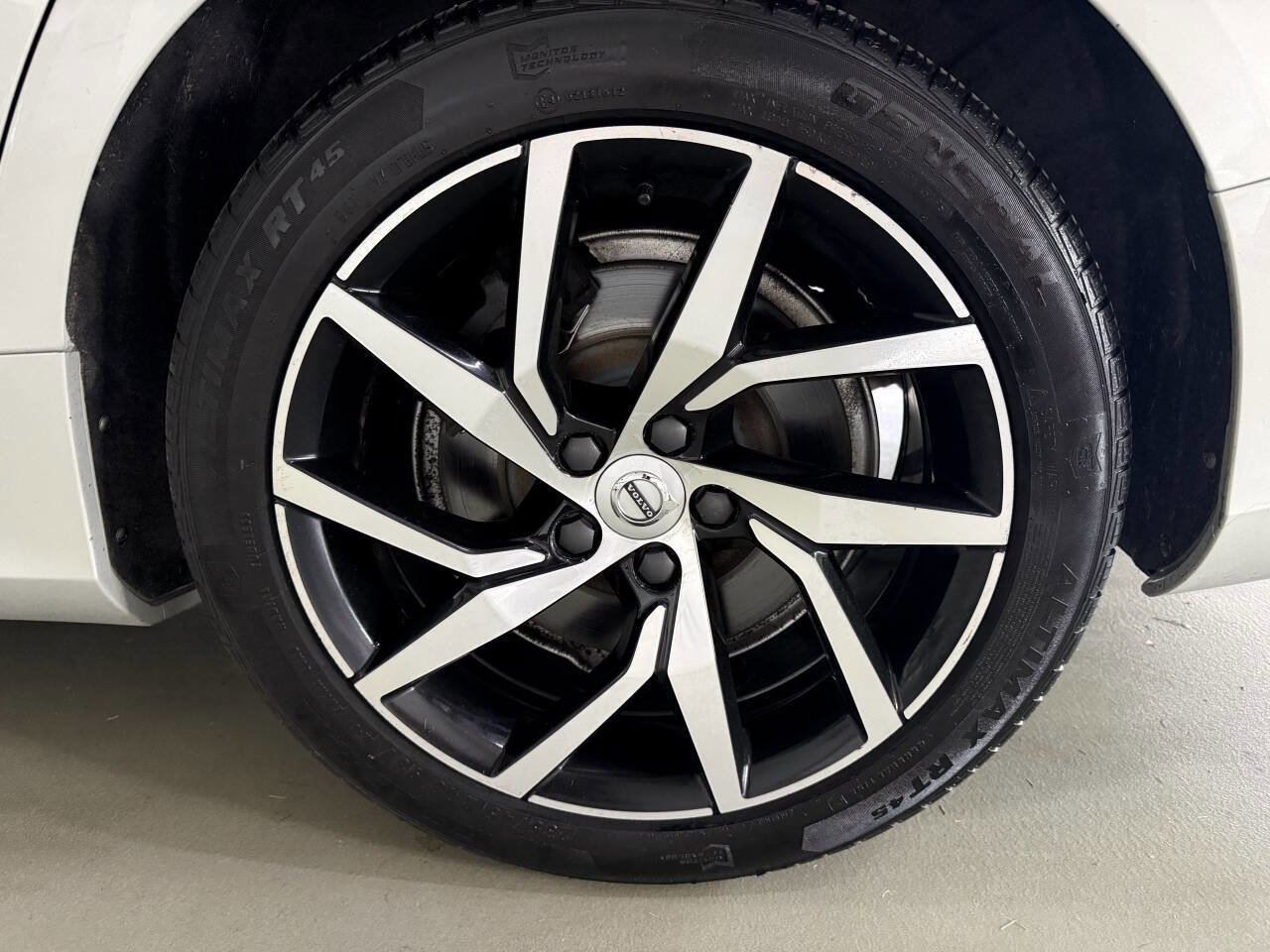 Used 2020 Volvo V60 T5 Momentum image 28