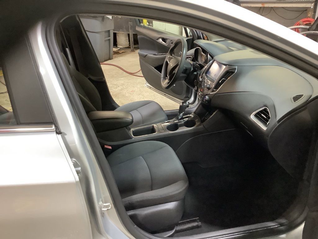 Used 2017 Chevrolet Cruze LT w/ Sun And Sound Package image 19