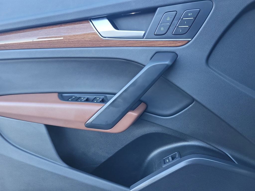 Used 2022 Audi Q5 2.0T Premium w/ Convenience Package image 10