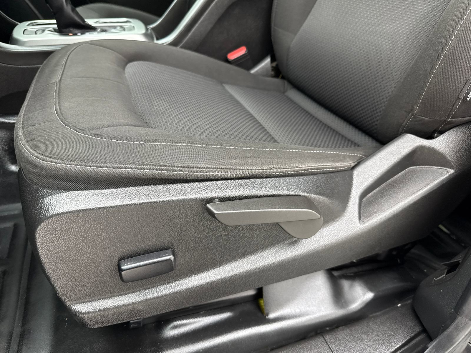 Used 2022 Chevrolet Colorado LT w/ Fleet Safety Package image 33